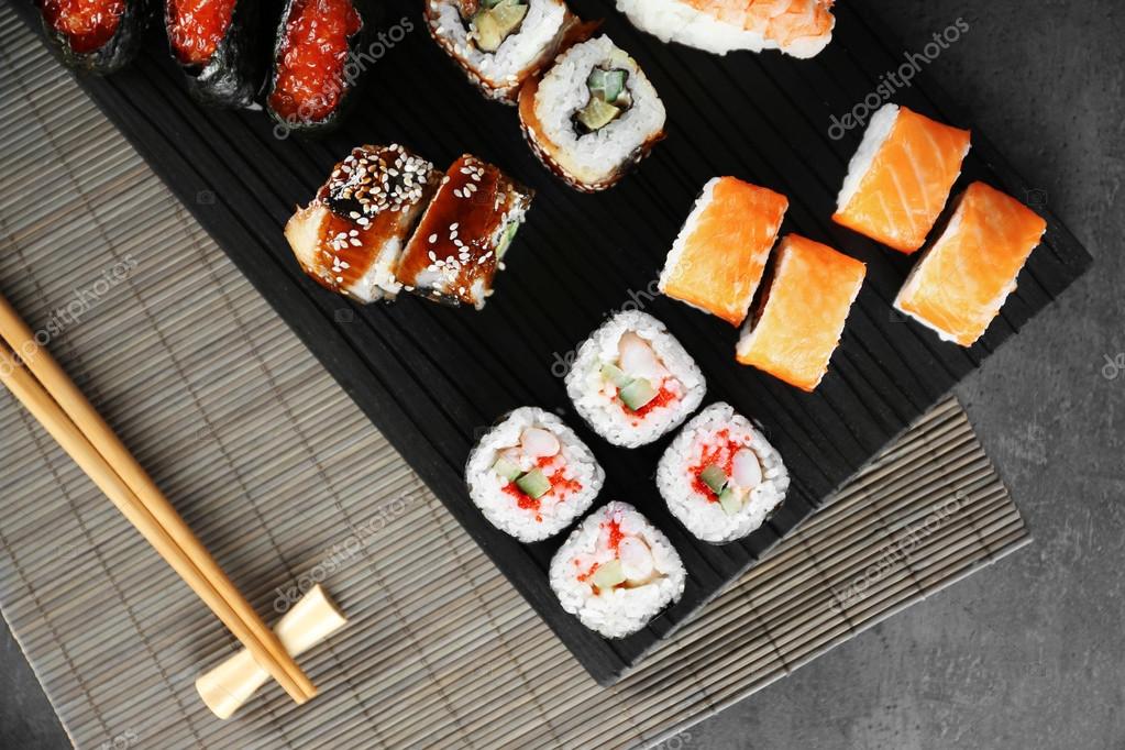 суши с рыбой. украинские суши с салом.