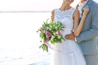 damat ve gelin sarılma