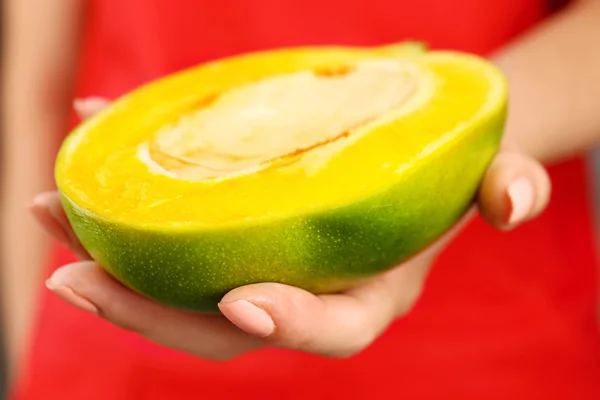Woman holding mango — Stock Photo, Image