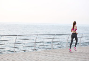 İskelede çalışan kadın