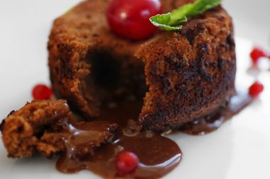 Kiraz ile lezzetli fondan 