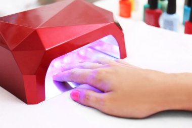 Kadın manikür Başlarken