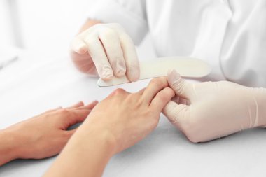 Kadın manikür Başlarken