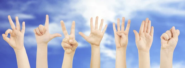 Ręce dzieci, Wyświetlono gesty — Zdjęcie stockowe
