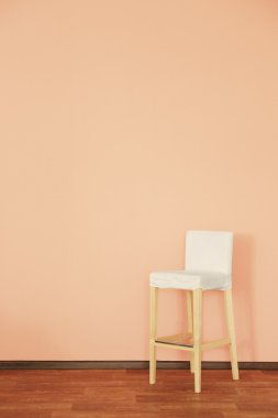 Duvarda modern sandalye 