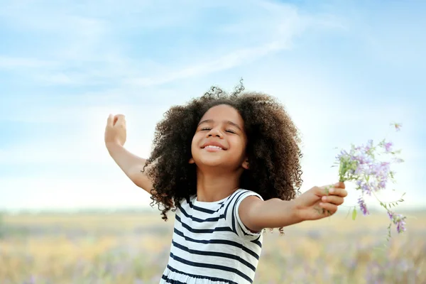 Boldog kis afro-amerikai lány — Stock Fotó