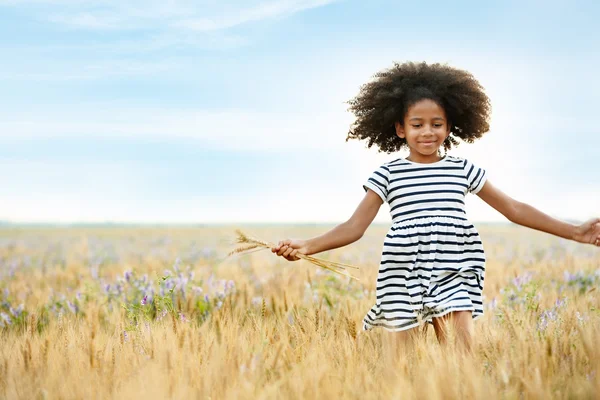 Felice piccola ragazza afroamericana — Foto Stock