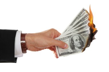 yanan Doları banknot tutan el