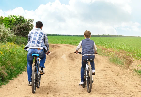 Father Son Riding Bikes Country Road — Stock Photo, Image