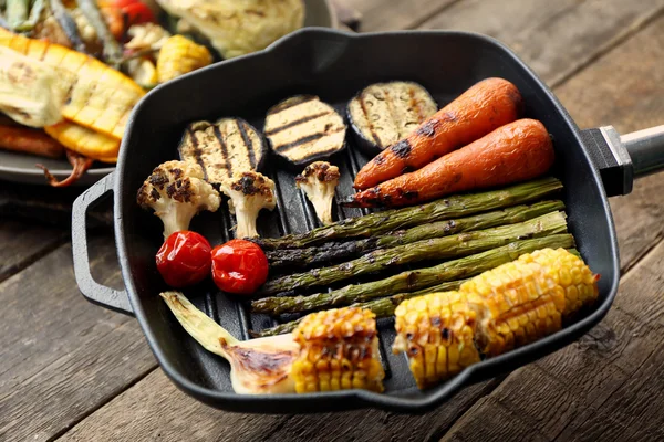 Gegrilde groenten op pan — Stockfoto