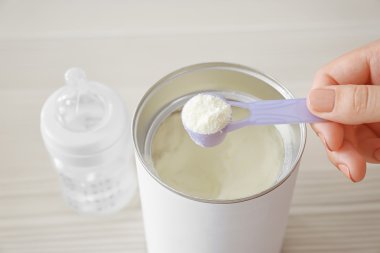 Kadın bebek formülü hazırlanıyor 