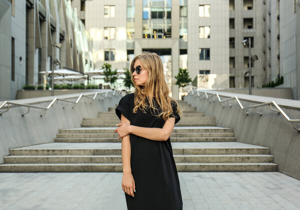 Стильная девушка
 