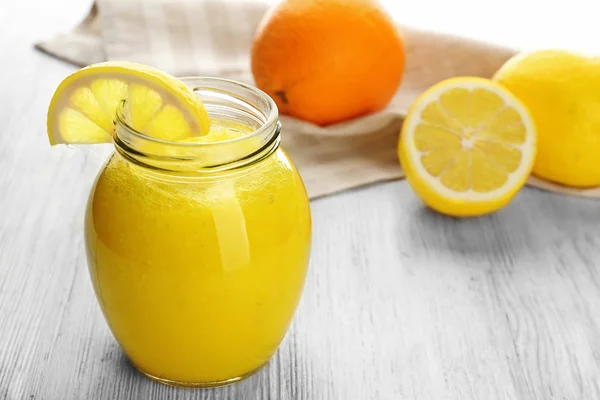 레몬과 오렌지 칵테일 — 스톡 사진