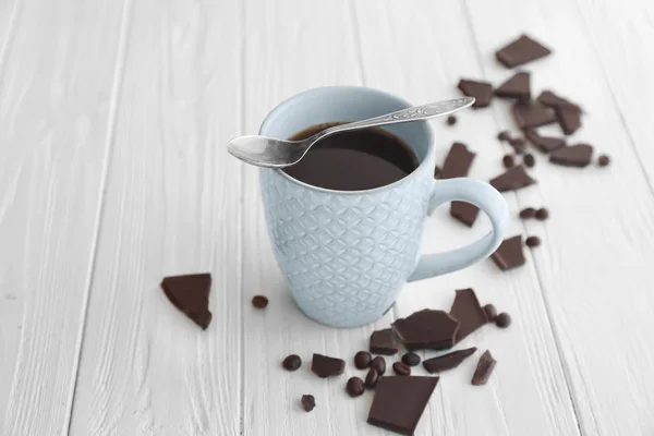 Кофе с кусочками шоколада — стоковое фото