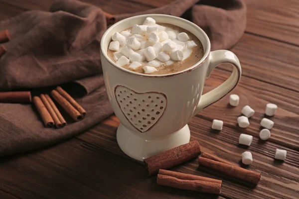 Heiße Schokolade mit Marshmallows — Stockfoto