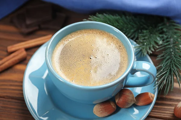 Kopje koffie met noten — Stockfoto