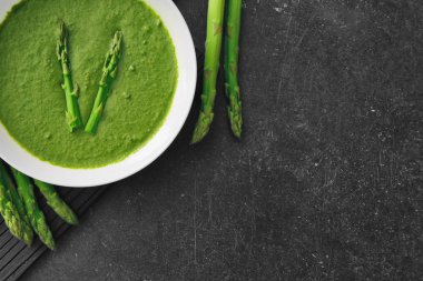 lezzetli kuşkonmaz çorbası 