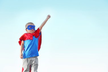 Süper kahraman çocuk izole  