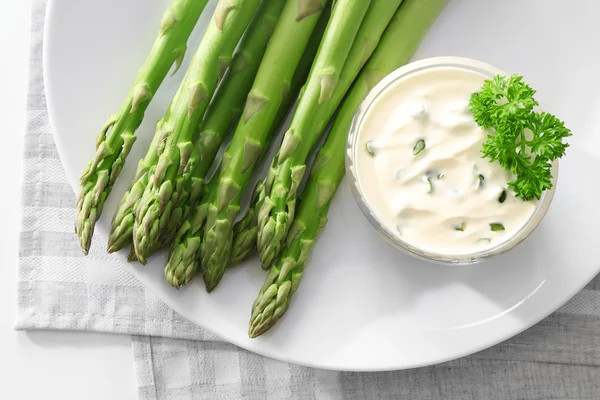 Asparagus with sauce on plate — Stock Photo, Image