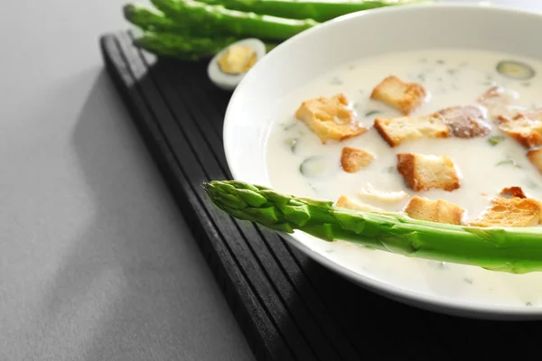 Asperge soep met crackers — Stockfoto