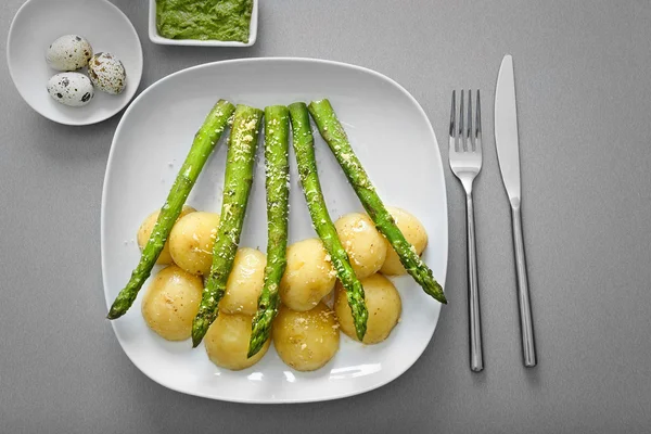 Patates ile Izgara kuşkonmaz — Stok fotoğraf