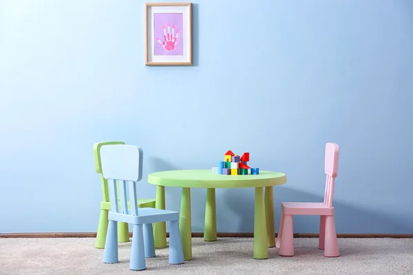 Muebles para niños con juguetes —  Fotos de Stock