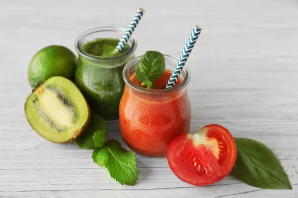 Goda smoothie drinkar — Stockfoto