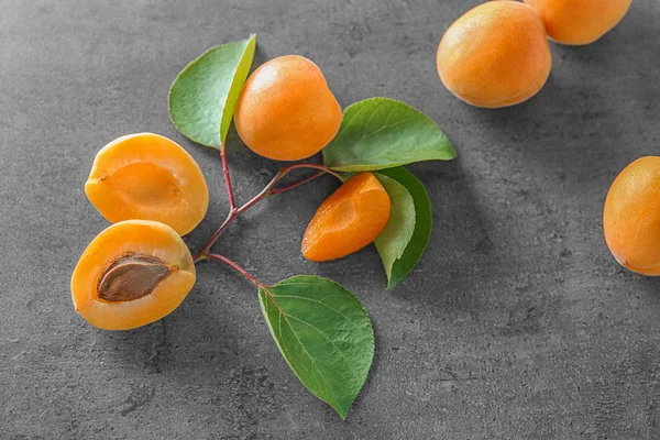 新鲜多汁杏 — 图库照片