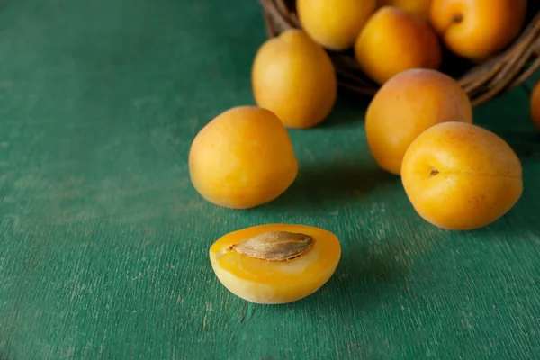 Fresh ripe apricots — Stock Photo, Image