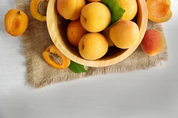 Apricots in wooden bowl — Stock Photo, Image