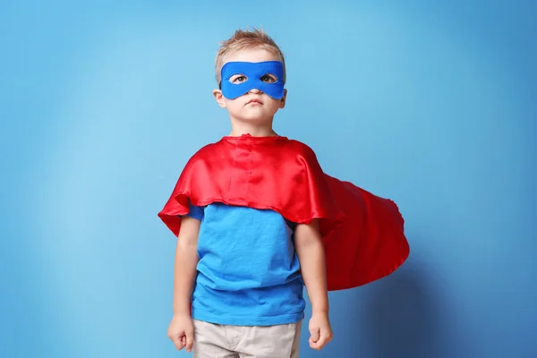 Supersankari lapsi eristetty — kuvapankkivalokuva