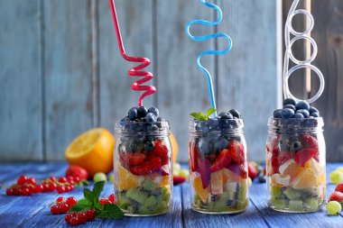 Cam Kavanoz meyve ve çilek ile