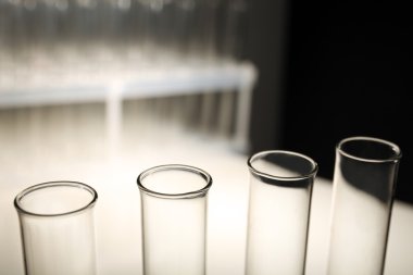 Arka plan üzerinde test tüpleri