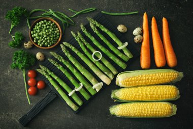 arka plan üzerinde taze sebze