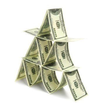 Beyaz üzerine para piramit