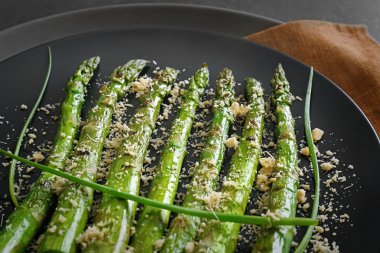 lezzetli Izgara kuşkonmaz 