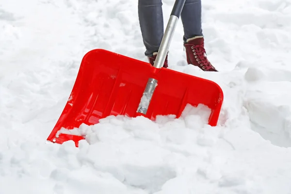 Hombre quitando nieve —  Fotos de Stock