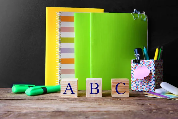 Palavra ABC e conjunto de papelaria — Fotografia de Stock