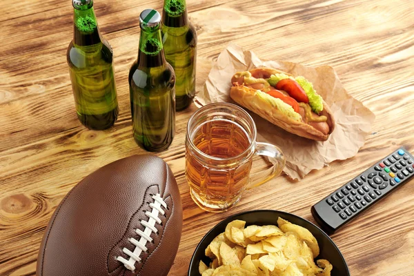 Glass of beer and snack — Stock Photo, Image