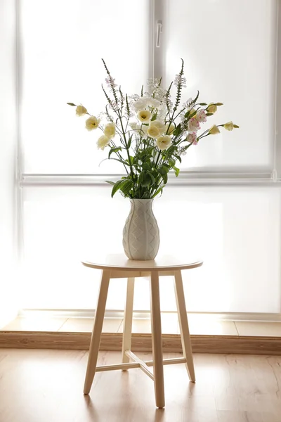 Hermoso ramo de flores —  Fotos de Stock