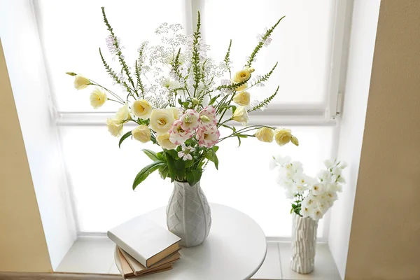 Hermoso ramo de flores — Foto de Stock