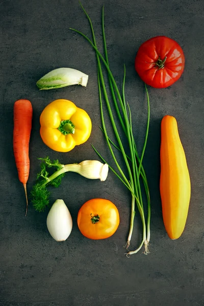 Verduras frescas en el fondo — Foto de Stock