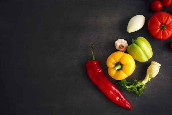 Verduras frescas en el fondo — Foto de Stock