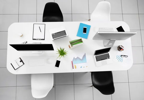 Office bord med stolar — Stockfoto