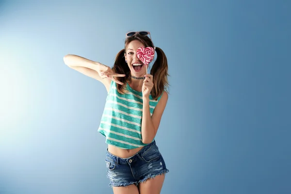 Menina bonita no fundo — Fotografia de Stock