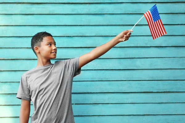 美国国旗的男孩 — 图库照片
