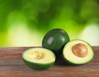 Tablo taze avokado