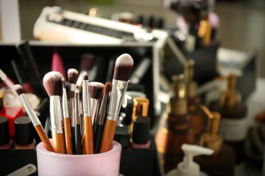 Makyaj fırçaları ve Dekoratif kozmetik