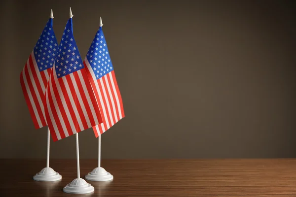 Drapeaux américains sur la table — Photo