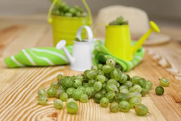 Grosellas frescas en la mesa — Foto de Stock